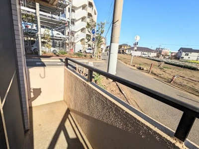 【バルコニー】 | ジュネエトワールみずほ台 | 外からの目が気にならないバルコニーで洗濯物が干せます