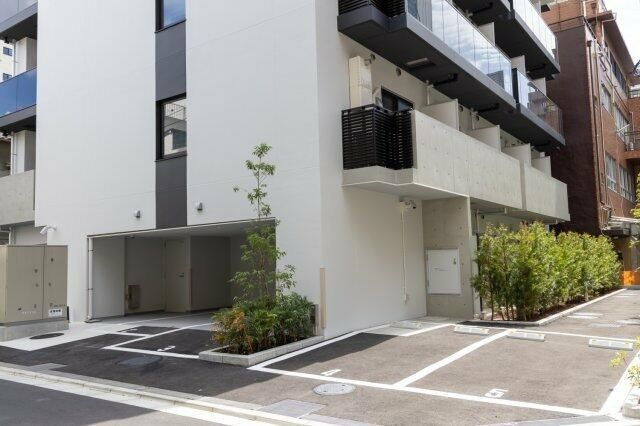 プラウドフラット浅草トレサージュの駐車場