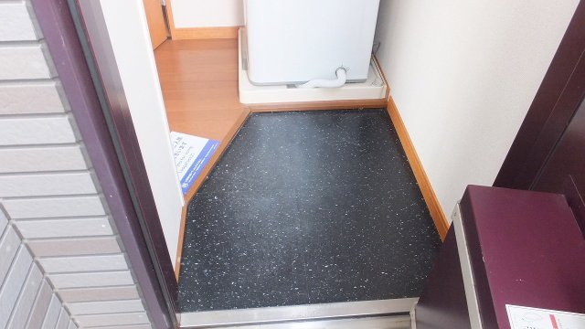 レオパレス片山町の玄関|土間タイプの玄関