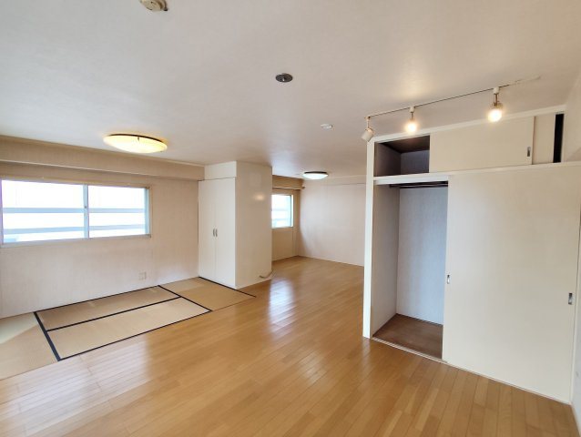 辰巳橋マンションの居間・リビング
