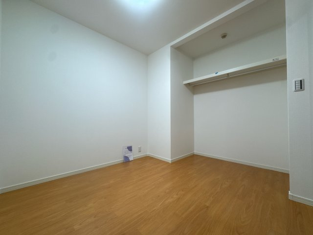 【洋室】 | サンシャイン野間☆仲介手数料半額☆ | 扉を開け閉めするというワンアクションが減るだけで、物の出し入れが驚くほど楽になります。