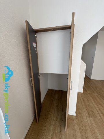 鎌倉市七里ガ浜東５丁目　中古戸建の収納|階段下を利用した収納
