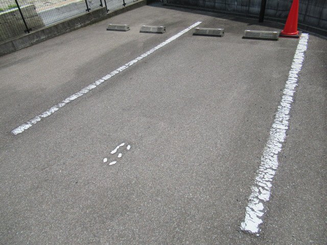 レオパレスルピナス　川上の駐車場