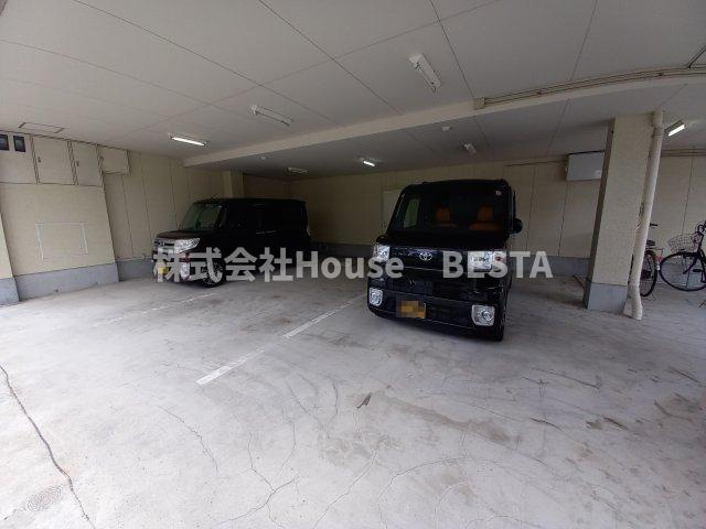 フロンフィール大道通の駐車場