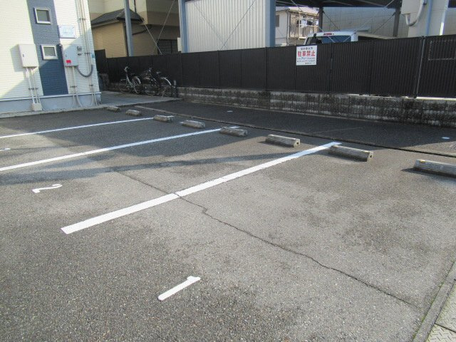 レオネクストメリディアーノⅡの駐車場