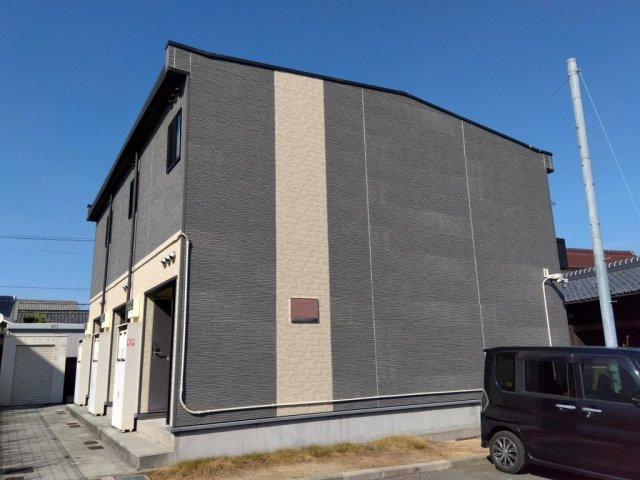 レオパレスカルム大久保の外観