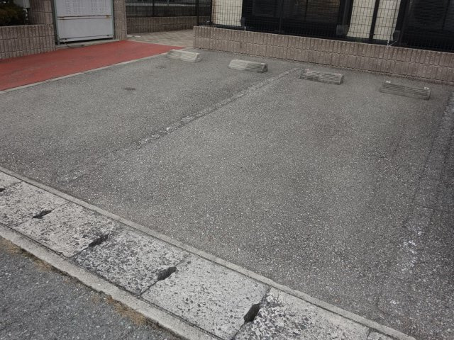 レオパレスコカゲの駐車場
