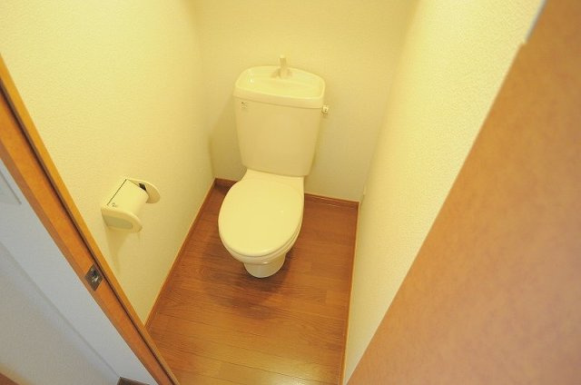 レオパレスヴィグールのキッチン|広々したキレイなトイレ