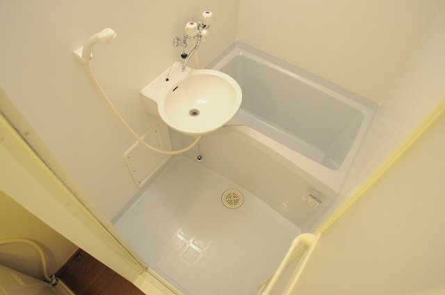 レオパレスヴィグールの浴室|浴室乾燥機付きのお風呂