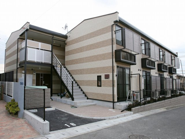 レオパレスミニョン　フルールの外観