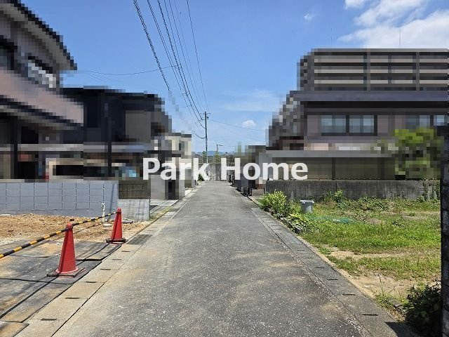 高知市神田 -8期1棟1- 新築戸建ての前面道路含む現地写真