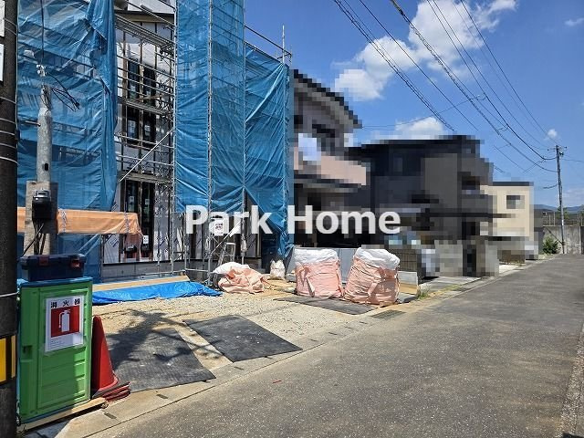 高知市神田 -8期1棟1- 新築戸建ての前面道路含む現地写真
