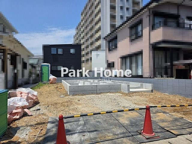 高知市神田 -8期1棟1- 新築戸建ての駐車場|2026.7月：建築中