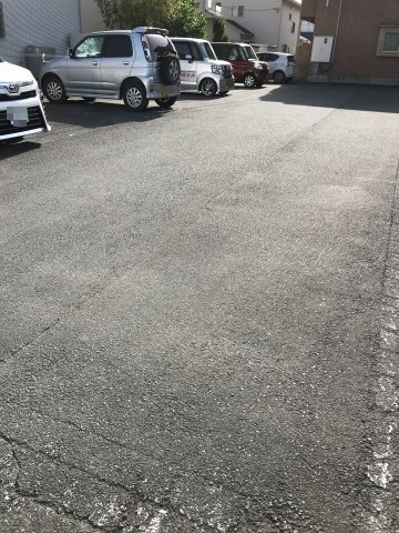 ビュースカイの駐車場|車をお持ちの方に嬉しい駐車場付きの物件です