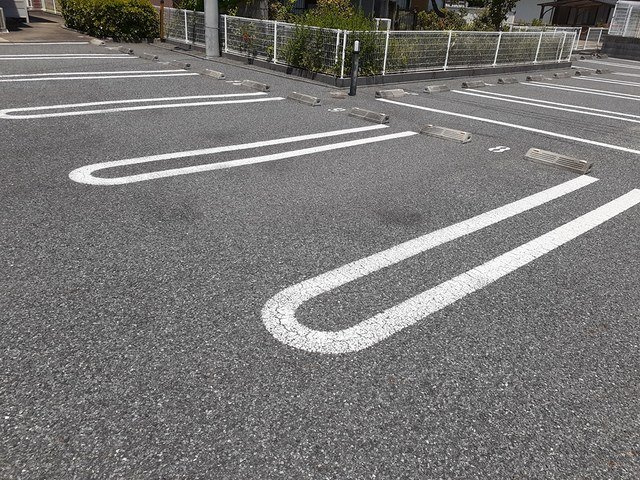 シャンティ・アイ　弐番館の駐車場