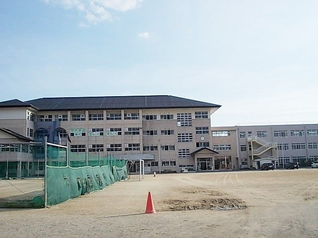 コンステラシオンの周辺|西中学校まで1900m