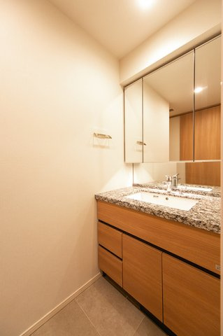 レフィール半蔵門の洗面所|※写真は同タイプ住戸です。