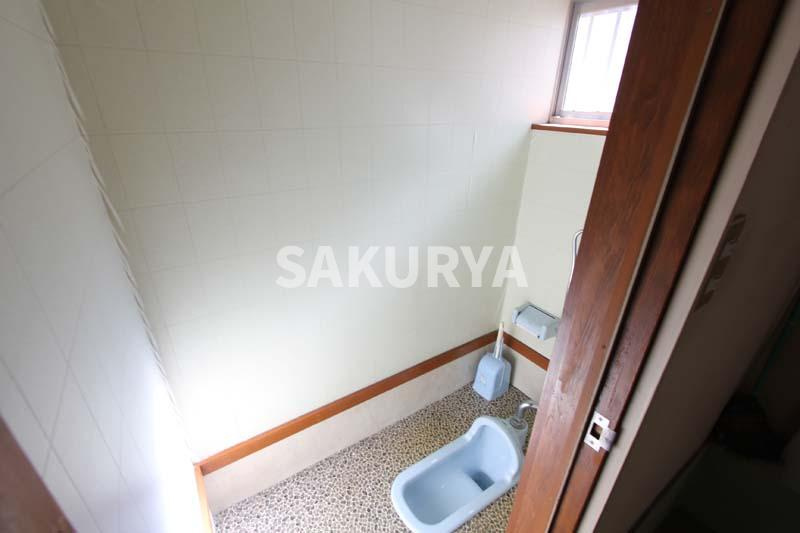 五十部町　A貸倉庫のトイレ|現況と異なる場合があります。