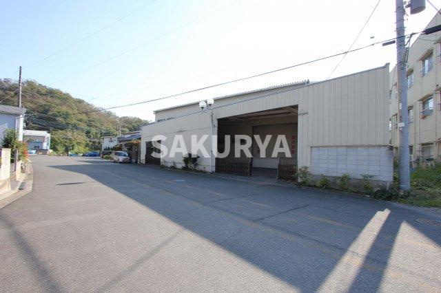 五十部町　A貸倉庫の外観
