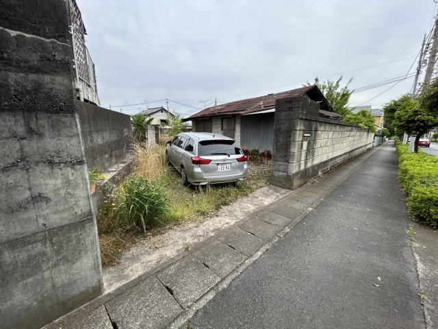 売地　渋川市渋川の前面道路含む現地写真