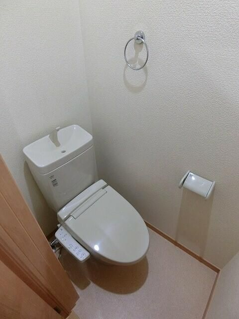 横浜市西区中央２丁目のアパートのトイレ