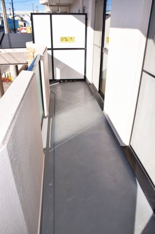 レジデンス・鏡のバルコニー|開放的で明るい空間を演出してくれるバルコニーです