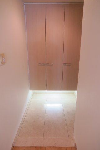 シャリエなんばファーストの玄関