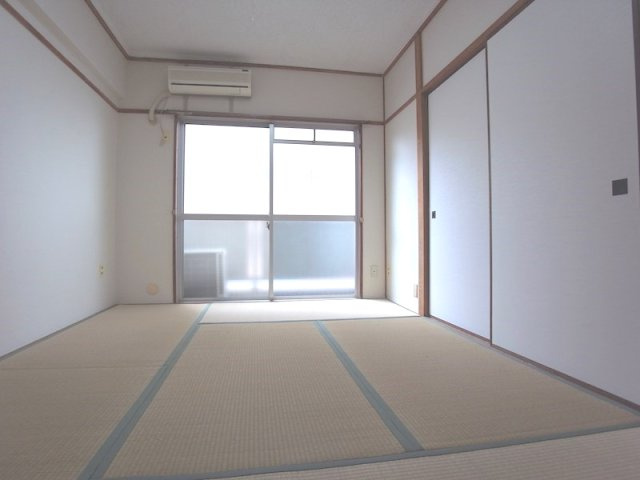 メゾン琵琶の寝室