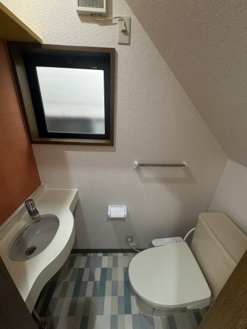 西尻池1丁目戸建貸家のトイレ