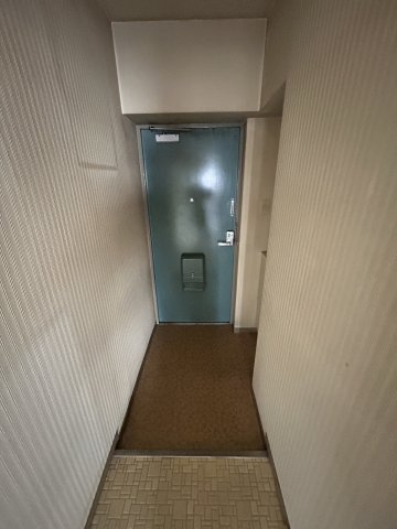 キャピタルハイツ姫里の玄関