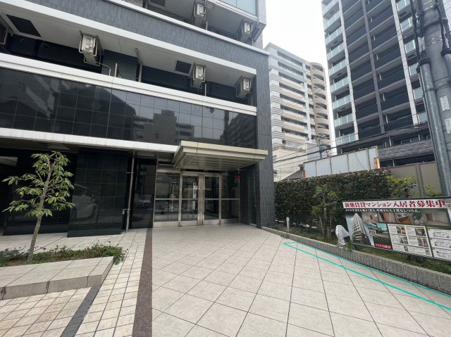 エスリード谷町六丁目のエントランス