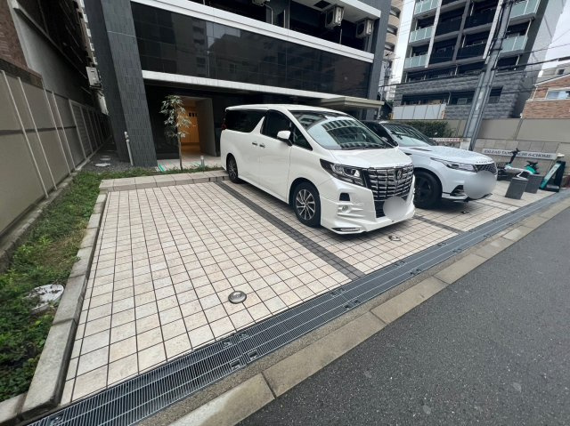 エスリード谷町六丁目の駐車場