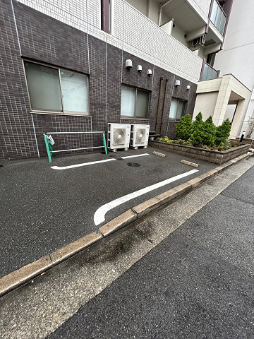 プラチナコートⅡの駐車場|駐車場に車を止められます