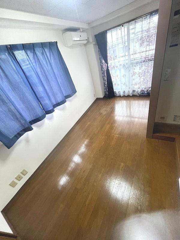 グリーン本山の居間・リビング