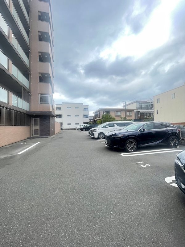 メルベーユ高宮駅前の駐車場