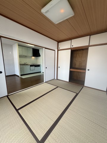 シャトラン上池田の和室