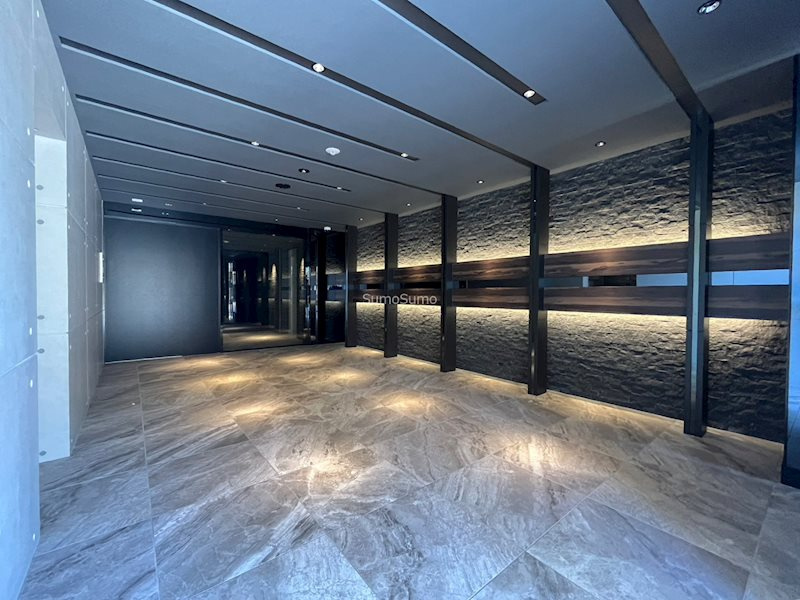 S-RESIDENCE難波大国町Deuxのエントランス