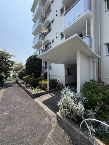 横尾1団地号63号棟のエントランス