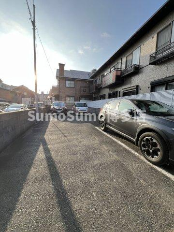シャンテ城西の駐車場