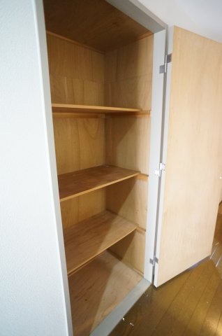 マトック荻野の収納|廊下にも物入れがございます
参考、同建物・同間取りの号室