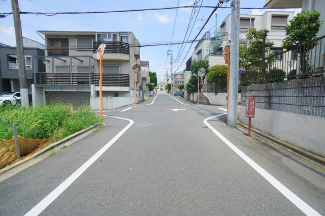 中町４　土地の前面道路含む現地写真|東側　公道　幅員約5.9m　接道約12.6m
