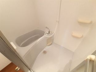 日々の疲れを癒すお風呂付です