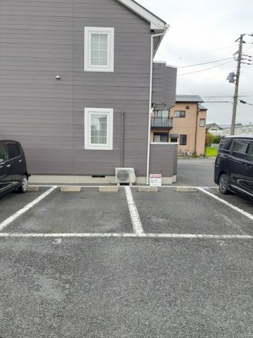 車をお持ちの方に嬉しい駐車場付きの物件です