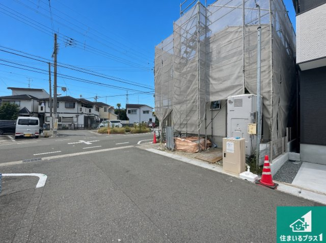 伊丹市堀池　第13期　新築一戸建ての前面道路含む現地写真|周辺は落ち着いた街並みの住宅地！子育てがしやすい住環境です！まだ未完成ですが、現地でしかわからない事もございます。是非一度ご覧ください。