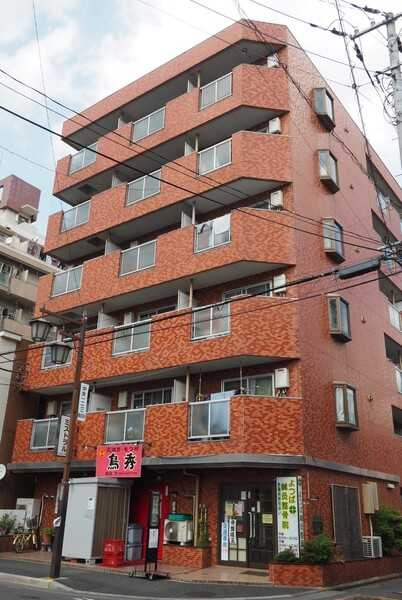 落ち着いた雰囲気の外観です