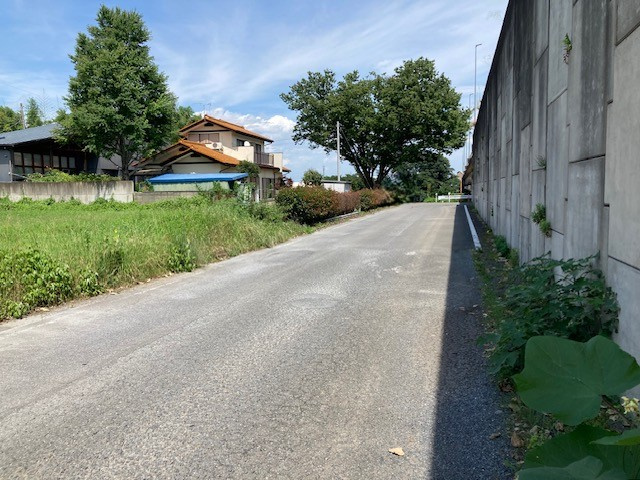 高崎市萩原町売地　2区画Bの前面道路含む現地写真|南道路　幅員約6.8ｍ