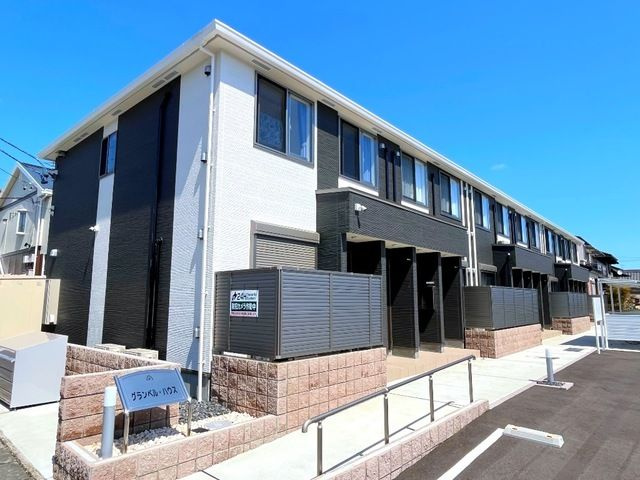 西岡町弁財新築アパートの外観