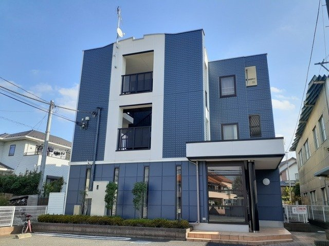 落ち着いた雰囲気の外観です