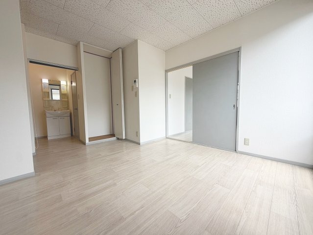 CREA御殿山Cの居間・リビング
