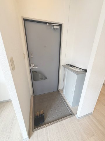 CREA御殿山Cの玄関